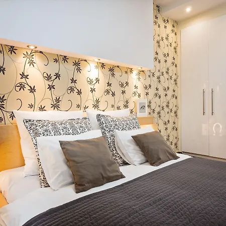 Apartmán Homely Place - Parking 7 *