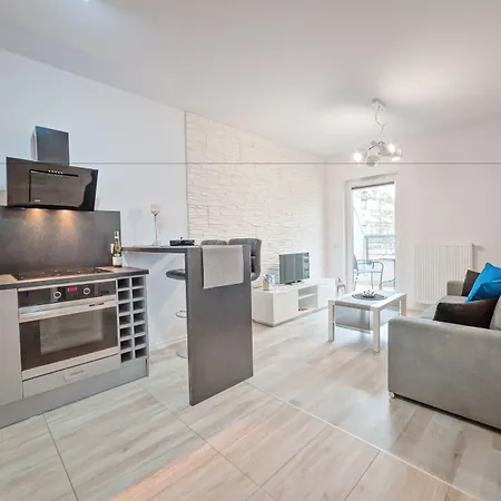 Apartmán Homely Place - Parking 7 Poznaň